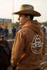 Hoodie Le Rancher couleur caramel, de derrière avec le logo emblématique de La-So impression pleine grosseur.
