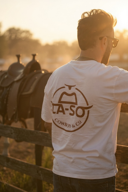 T-Shirt Le Rancher blanc, avec logo emblématique de La-So au dos, pleine largeur