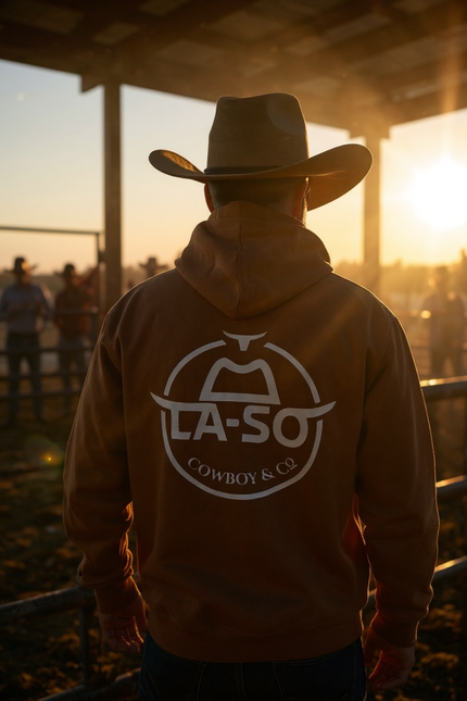 Hoodie Le Rancher couleur caramel, de derrière avec le logo emblématique de La-So impression pleine grosseur.