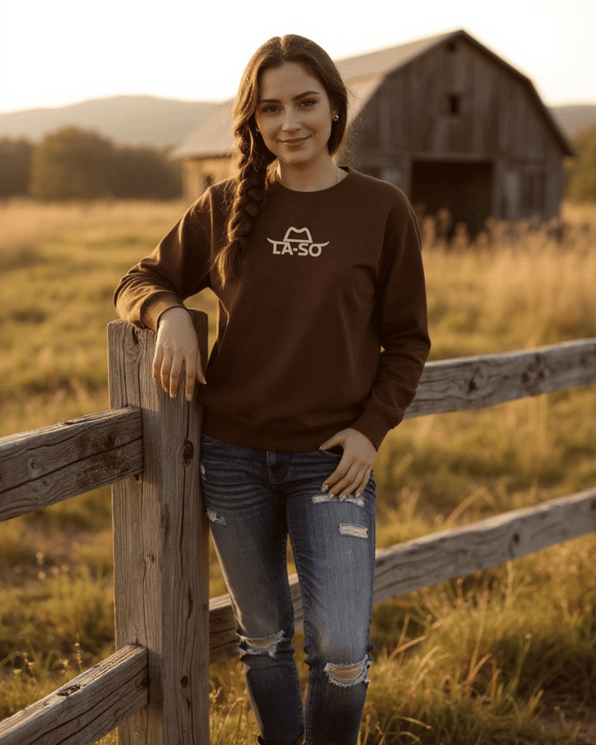 crewneck brun manche longue, vue de face avec logo de La-So au centre de la poitrine