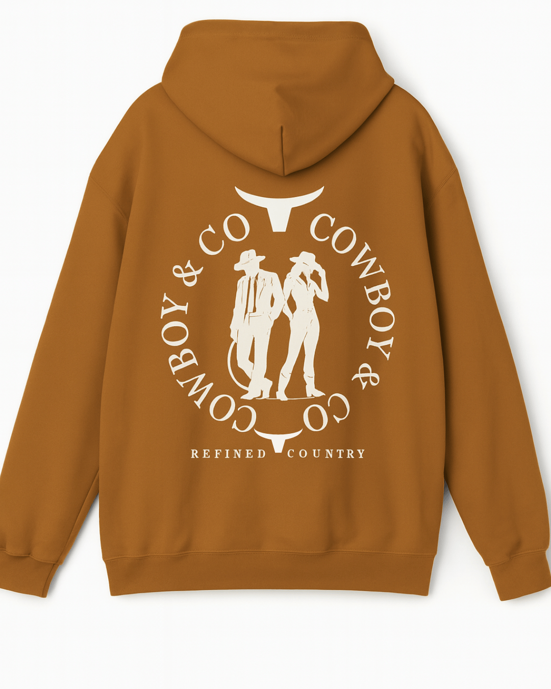 Hoodie caramel au dos le logo Le Duo C&C deux silhouettes — un cowboy et une cowgirl encadrées par deux têtes de longhorn stylisées et le texte “COWBOY & CO – REFINED COUNTRY