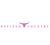 logo “REFINED COUNTRY” en rose.
Entre les mots, un symbole de longhorn stylisé évoque l’esprit country chic propre à La-So Cowboy & Co.
Le design est minimaliste, moderne et raffiné.