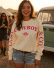 Un chandail ivoire à manches longues avec le texte rose LA-SO COWBOY & CO. à l'avant sur le devant et les manches. Le logo central LA-SO est surmonté d’un chapeau cowboy stylisé rose. 