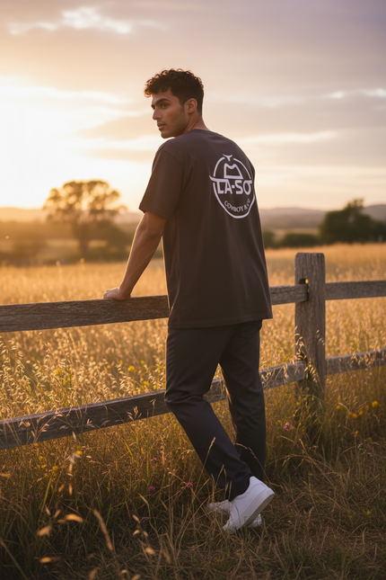 T-shirt Le Rancher noir, de derrière avec le logo emblématique de La-So impression pleine grosseur.
